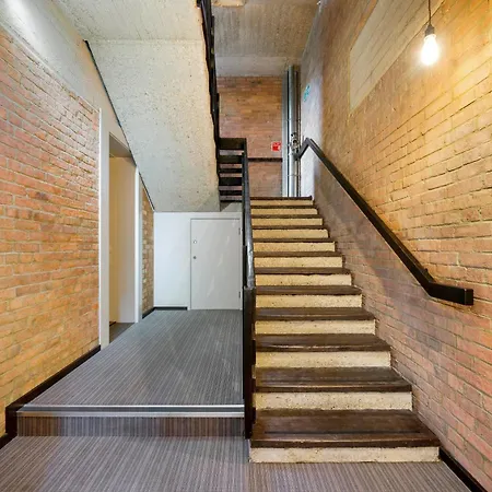 2 Bed 2 Bath Modern Near Big Ben In Zone1 *