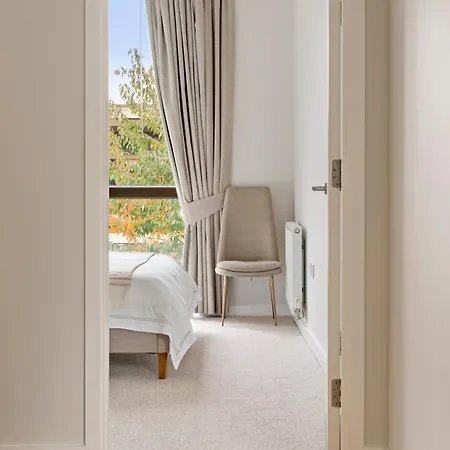 2 Bed 2 Bath Modern Near Big Ben In Zone1