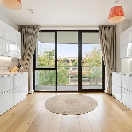 2 Bed 2 Bath Modern Near Big Ben In Zone1 *