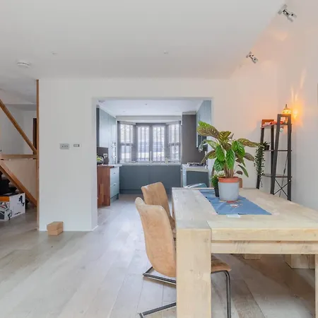 Family Friendly 3 Bedroom In Islington Holiday home *