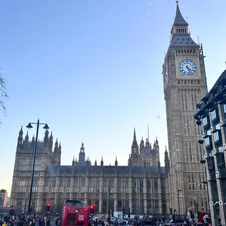 Hyde Park,3 Min Walk,family Home! 2 Bedrooms & 2 Bathrooms Apartment! Fantastic Location Apartment London
