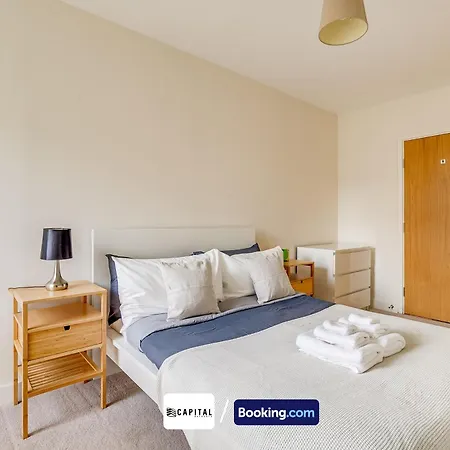Apartment 2 Bedroom By Capital Retreats Short Lets & Serviced London With Balcony, Free Wifi Edgware