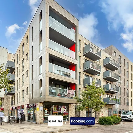 Apartment 2 Bedroom By Capital Retreats Short Lets & Serviced London With Balcony, Free Wifi