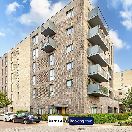 2 Bedroom By Capital Retreats Short Lets & Serviced London With Balcony, Free Wifi