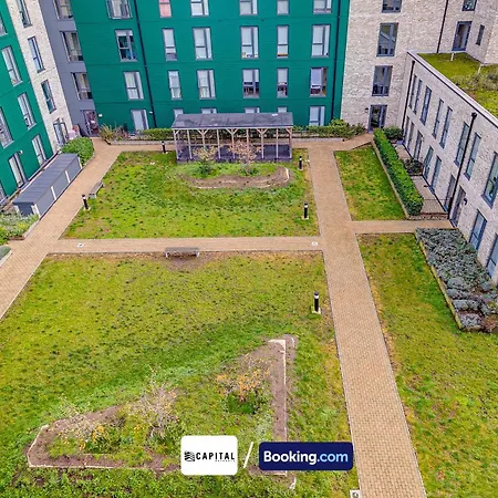 2 Bedroom By Capital Retreats Short Lets & Serviced London With Balcony, Free Wifi *