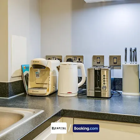 Apartment 2 Bedroom By Capital Retreats Short Lets & Serviced London With Balcony, Free Wifi Edgware