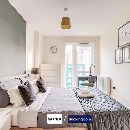 2 Bedroom By Capital Retreats Short Lets & Serviced London With Balcony, Free Wifi
