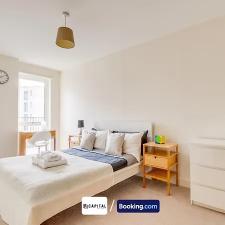 2 Bedroom By Capital Retreats Short Lets & Serviced London With Balcony, Free Wifi Apartment