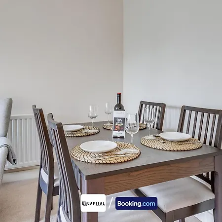 2 Bedroom By Capital Retreats Short Lets & Serviced London With Balcony, Free Wifi Apartment