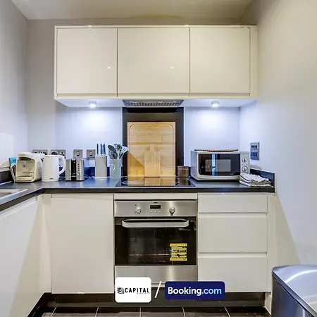 2 Bedroom By Capital Retreats Short Lets & Serviced London With Balcony, Free Wifi * Edgware