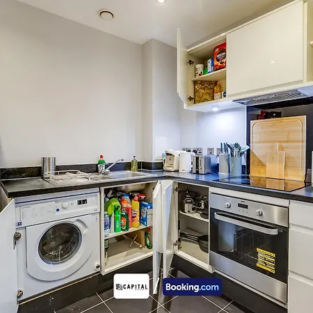 2 Bedroom By Capital Retreats Short Lets & Serviced London With Balcony, Free Wifi
