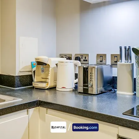 2 Bedroom By Capital Retreats Short Lets & Serviced London With Balcony, Free Wifi Apartment Edgware