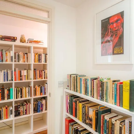 Pass The Keys Modern 2-bed With Private Balcony, Near Dalston Junction Station - Ideal Urban Retreat! Apartment London