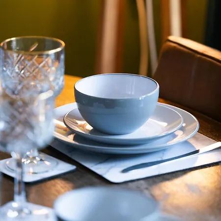 Apartment 20 Percent Off -Todayonly-Mobilerate Offers-Genius Offers-Londonbridge City Apartment W Free Parking-Wifi-Sleeps7-4Beds-Netflix-Family! *