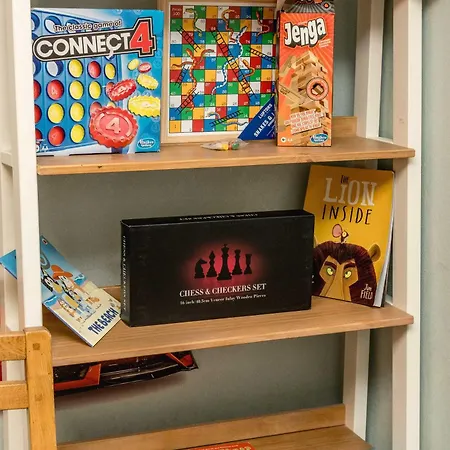 Apartment 20 Percent Off -Todayonly-Mobilerate Offers-Genius Offers-Londonbridge City Apartment W Free Parking-Wifi-Sleeps7-4Beds-Netflix-Family! London