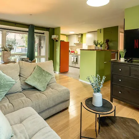 20 Percent Off -Todayonly-Mobilerate Offers-Genius Offers-Londonbridge City Apartment W Free Parking-Wifi-Sleeps7-4Beds-Netflix-Family! London