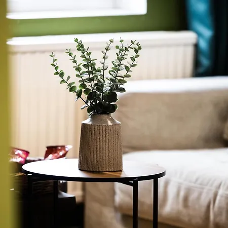 20 Percent Off -Todayonly-Mobilerate Offers-Genius Offers-Londonbridge City Apartment W Free Parking-Wifi-Sleeps7-4Beds-Netflix-Family! Apartment