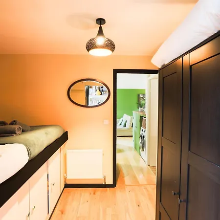 Apartment 20 Percent Off -Todayonly-Mobilerate Offers-Genius Offers-Londonbridge City Apartment W Free Parking-Wifi-Sleeps7-4Beds-Netflix-Family! London
