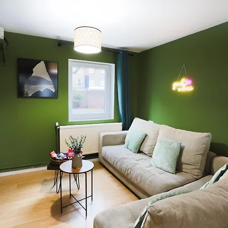 20 Percent Off -Todayonly-Mobilerate Offers-Genius Offers-Londonbridge City Apartment W Free Parking-Wifi-Sleeps7-4Beds-Netflix-Family! Apartment London