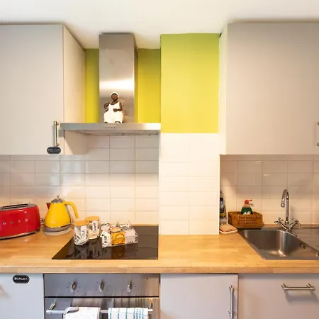 20 Percent Off -Todayonly-Mobilerate Offers-Genius Offers-Londonbridge City Apartment W Free Parking-Wifi-Sleeps7-4Beds-Netflix-Family! London