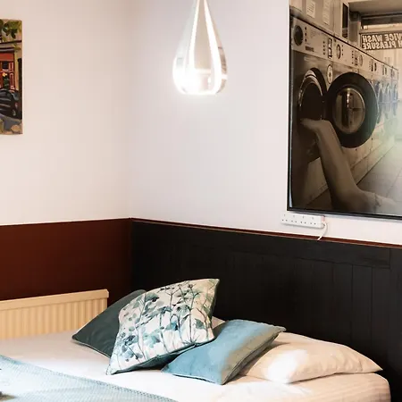 Apartment 20 Percent Off -Todayonly-Mobilerate Offers-Genius Offers-Londonbridge City Apartment W Free Parking-Wifi-Sleeps7-4Beds-Netflix-Family! London
