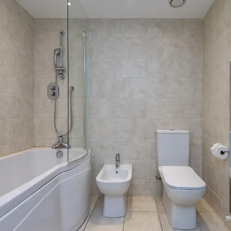 Elegant Mayfair 5 Apartment London