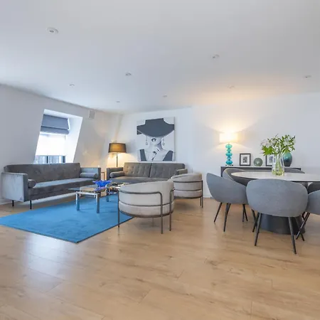 Elegant Mayfair 5 Apartment