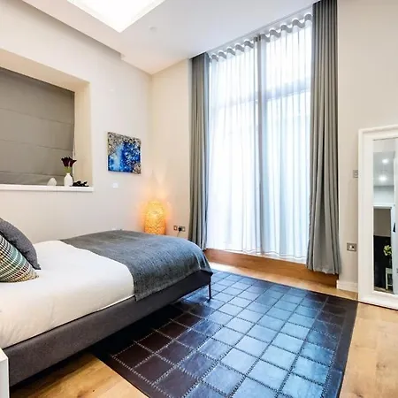 Three Bedroom, Leicester Square Duplex Holiday home London