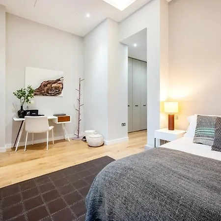 Holiday home Three Bedroom, Leicester Square Duplex London