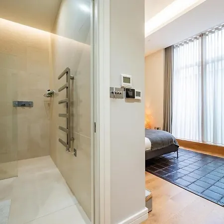 Three Bedroom, Leicester Square Duplex *