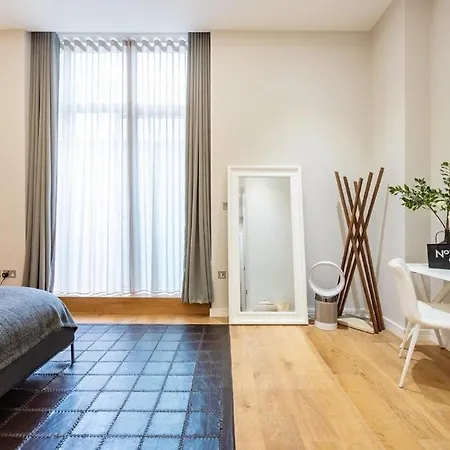 Three Bedroom, Leicester Square Duplex London
