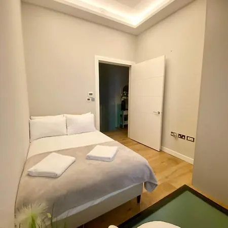 Three Bedroom, Leicester Square Duplex Holiday home
