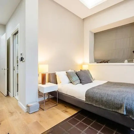Three Bedroom, Leicester Square Duplex London