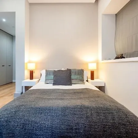 Three Bedroom, Leicester Square Duplex * London