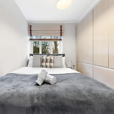 Elegant Retreat - Sleeps 6 - Close To Putney & Stamford Bridge Apartment
