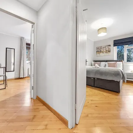 Elegant Retreat - Sleeps 6 - Close To Putney & Stamford Bridge Apartment London