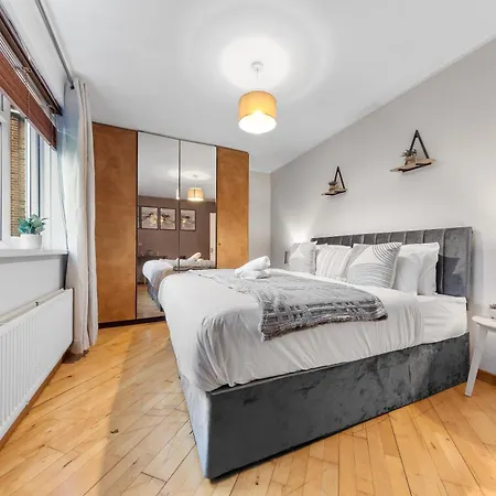 Elegant Retreat - Sleeps 6 - Close To Putney & Stamford Bridge *