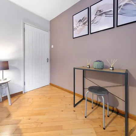 Elegant Retreat - Sleeps 6 - Close To Putney & Stamford Bridge * London