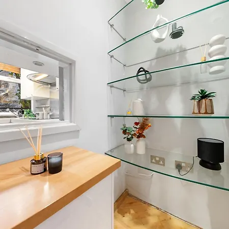Elegant Retreat - Sleeps 6 - Close To Putney & Stamford Bridge Apartment London