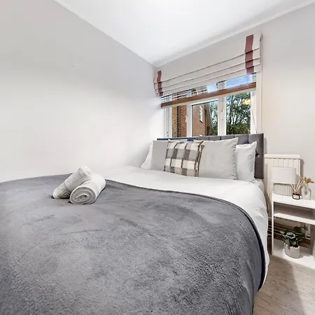 Elegant Retreat - Sleeps 6 - Close To Putney & Stamford Bridge London