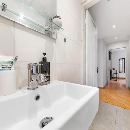 Elegant Retreat - Sleeps 6 - Close To Putney & Stamford Bridge * London