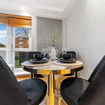 Apartment Elegant Retreat - Sleeps 6 - Close To Putney & Stamford Bridge *