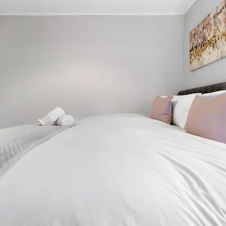 Elegant Retreat - Sleeps 6 - Close To Putney & Stamford Bridge *