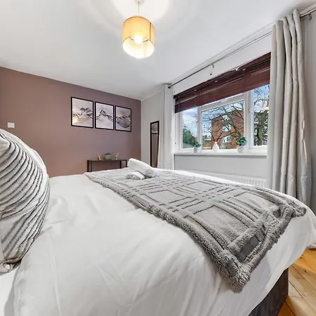 Elegant Retreat - Sleeps 6 - Close To Putney & Stamford Bridge London