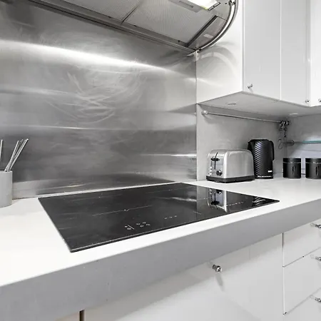 Elegant Retreat - Sleeps 6 - Close To Putney & Stamford Bridge