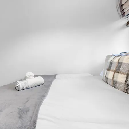 Elegant Retreat - Sleeps 6 - Close To Putney & Stamford Bridge
