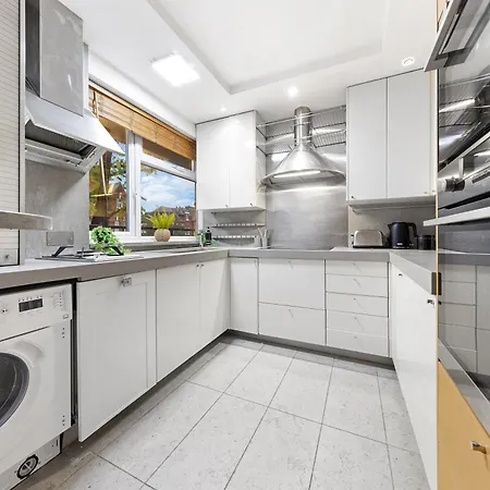Elegant Retreat - Sleeps 6 - Close To Putney & Stamford Bridge London