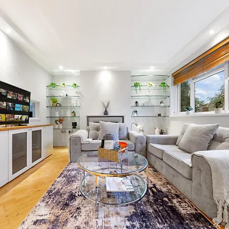 Elegant Retreat - Sleeps 6 - Close To Putney & Stamford Bridge * London