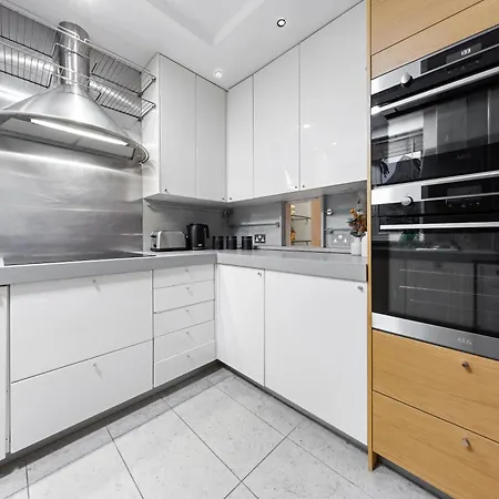Apartment Elegant Retreat - Sleeps 6 - Close To Putney & Stamford Bridge