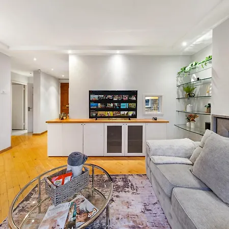 Apartment Elegant Retreat - Sleeps 6 - Close To Putney & Stamford Bridge *